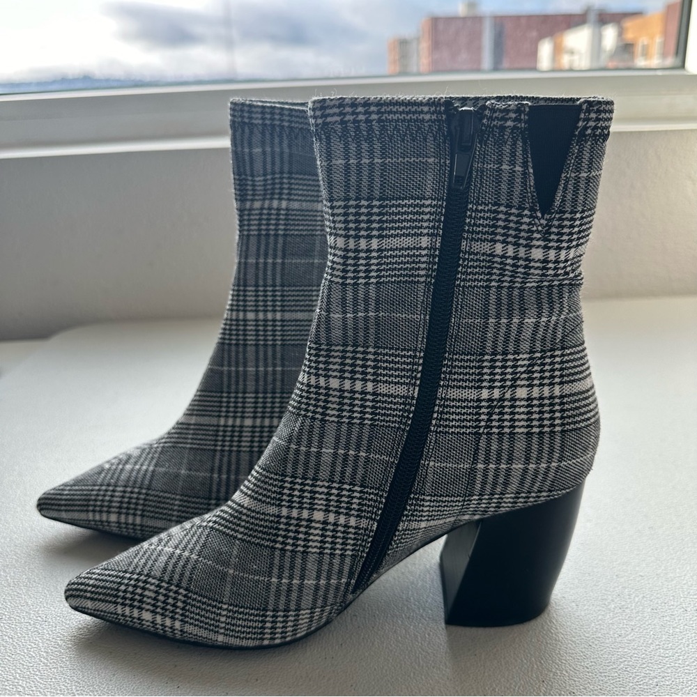 Jeffreycambell plaid black gray white fabric with pointed toe and blockheel - Picture 9 of 10